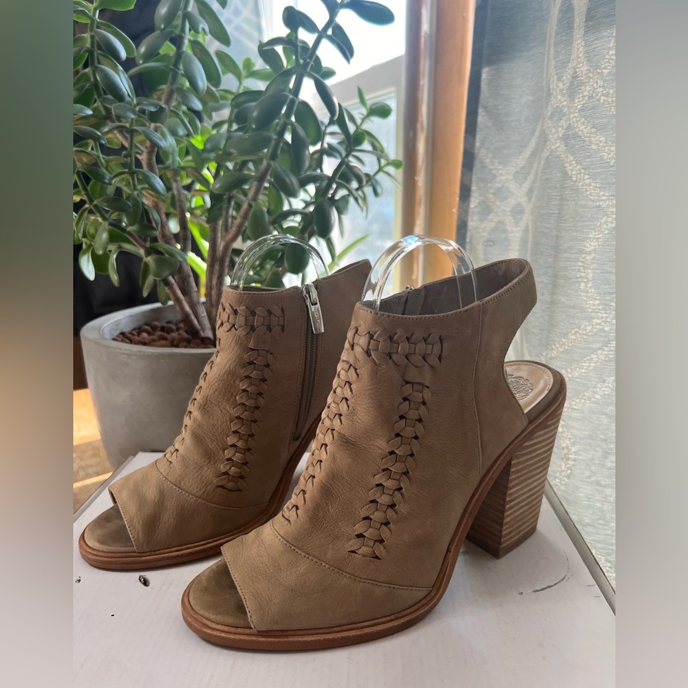VINCE CAMUTO Katri Leather Woven Ankle Bootie - Size 9.5